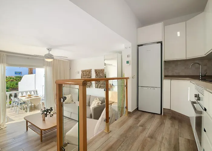 With Balcony - Sunny Holidays Tenerife 阿德耶